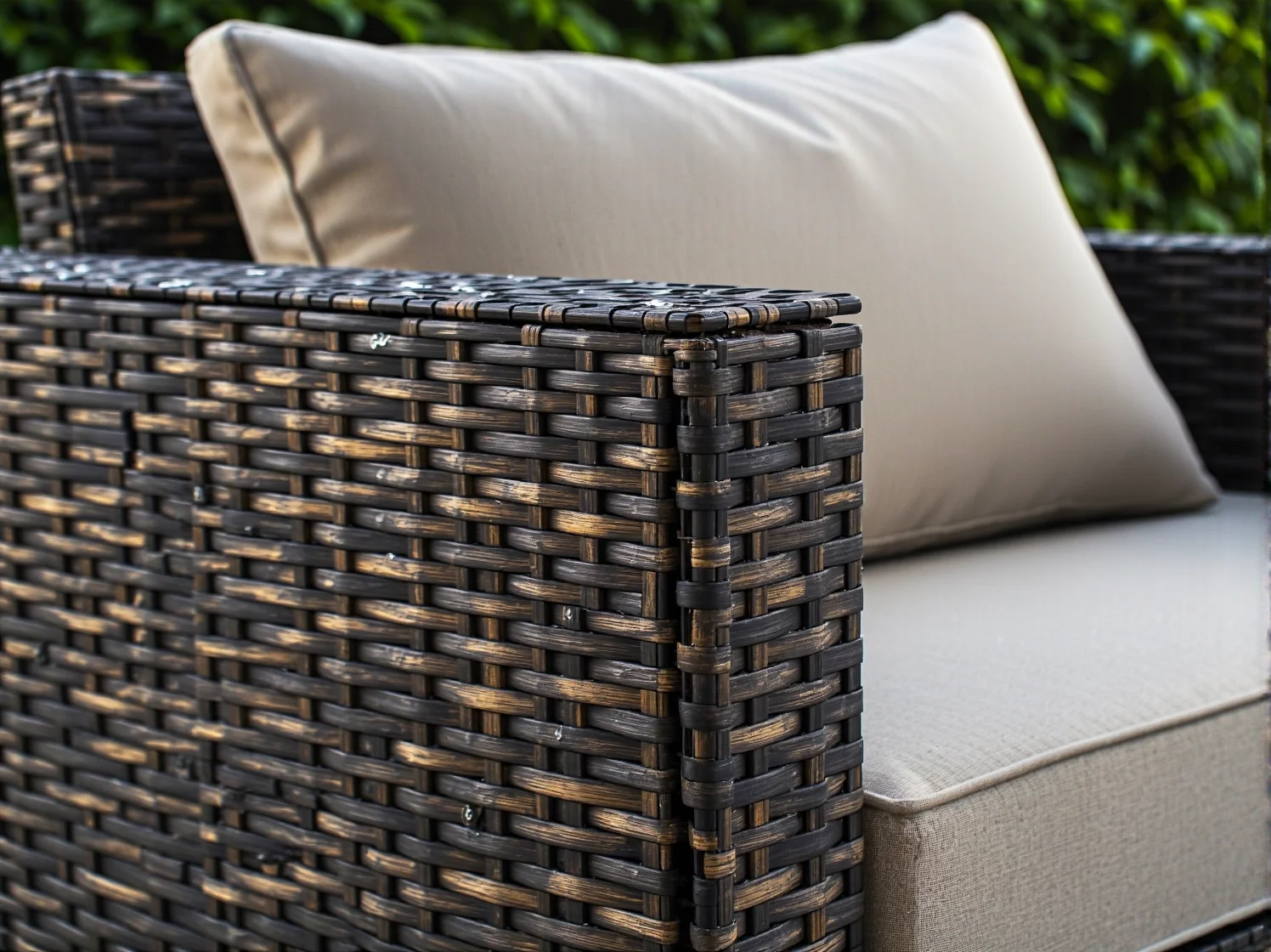 Wytrzymała aluminiowa sofa outdoorowa z poduszkami odpornymi na wilgoć