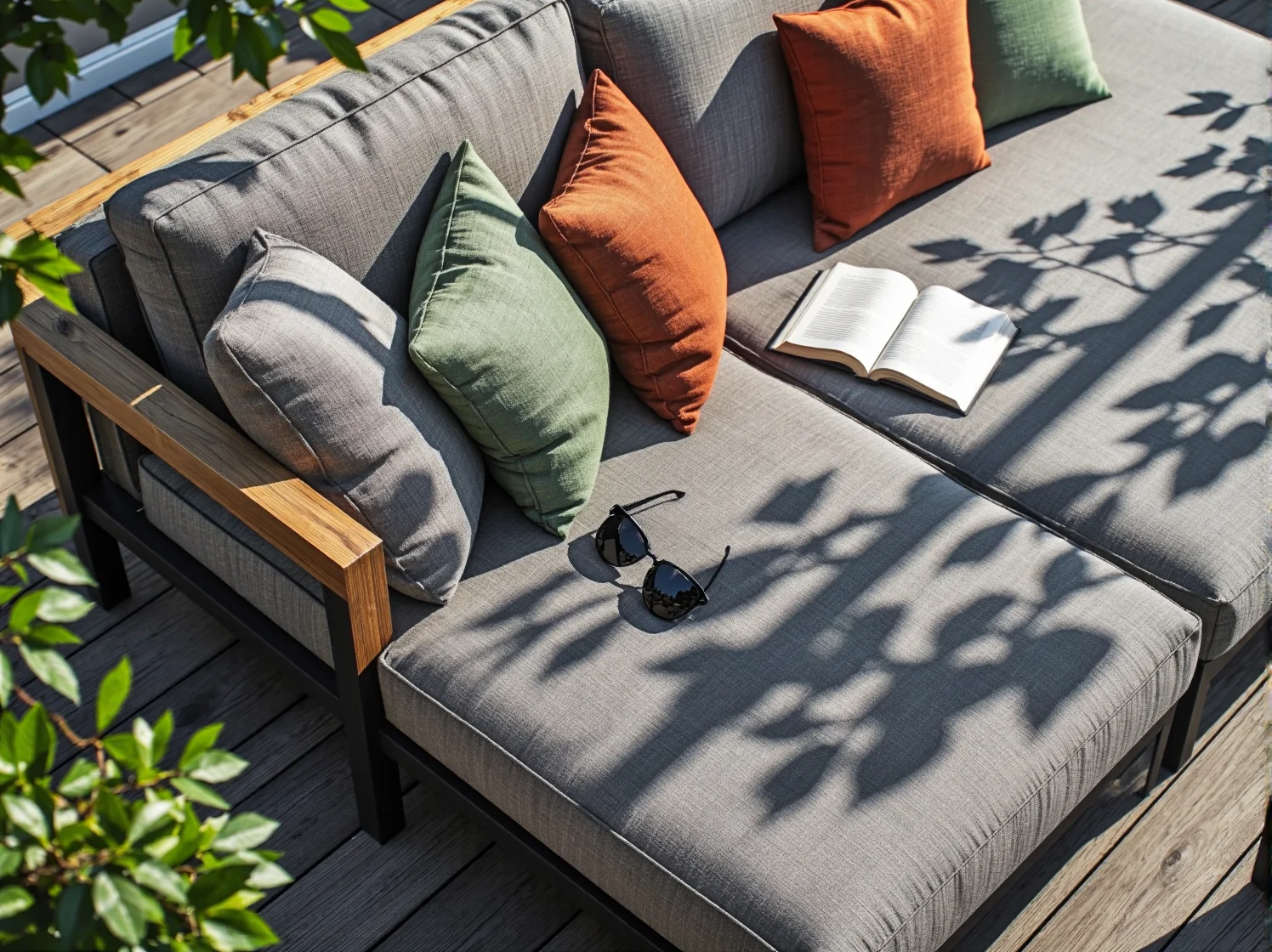 Wygodna sofa do ogrodu idealna do strefy relaksu na świeżym powietrzu